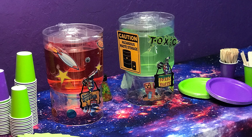 une table de science pour l'Halloween avec Sciences en Folie
